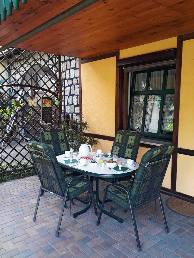 Pension Zum Weissen Hirsch Reitwein Exterior foto