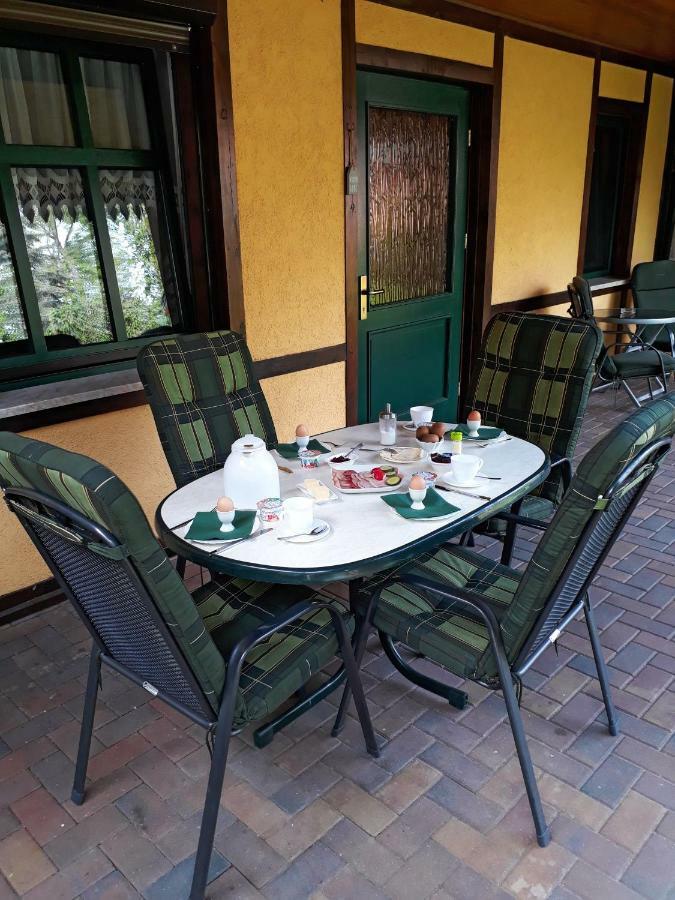 Pension Zum Weissen Hirsch Reitwein Exterior foto